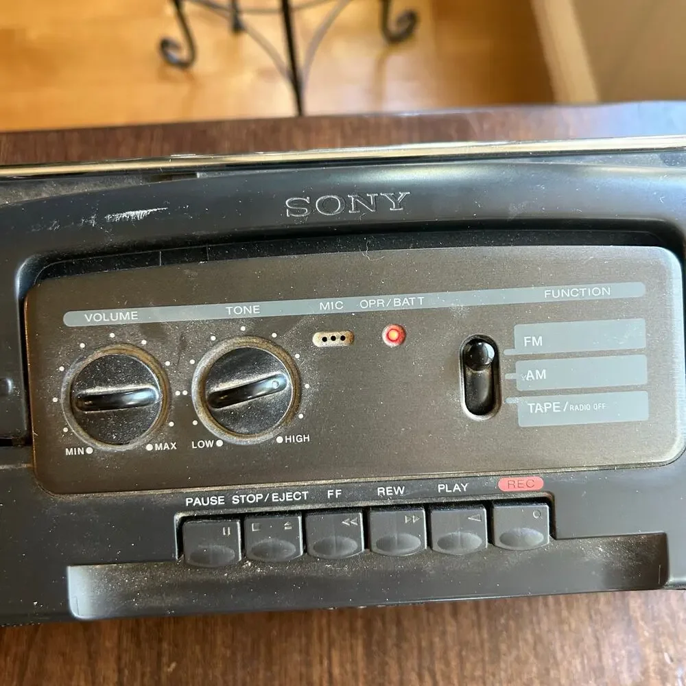 VTG Sony CFS-200 Stereo FM/AM Radio Cassette Recorder Compact Boombox Working